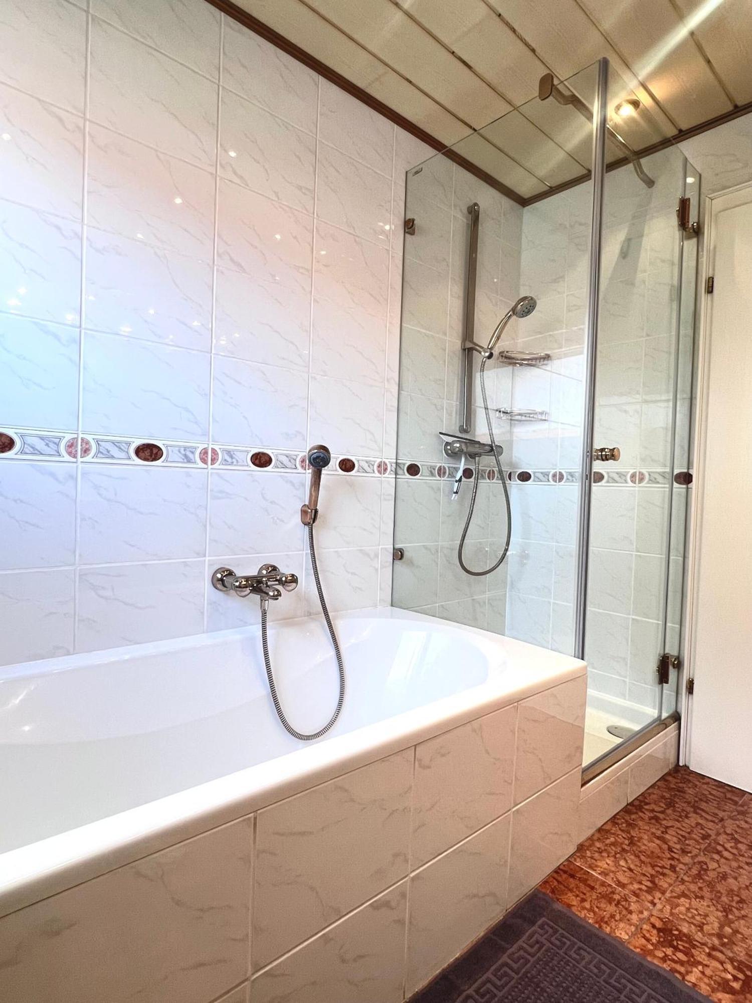 Privates Ferienhaus Mit Pool & Whirlpool Zentral In Bad Dürkheim Esterno foto